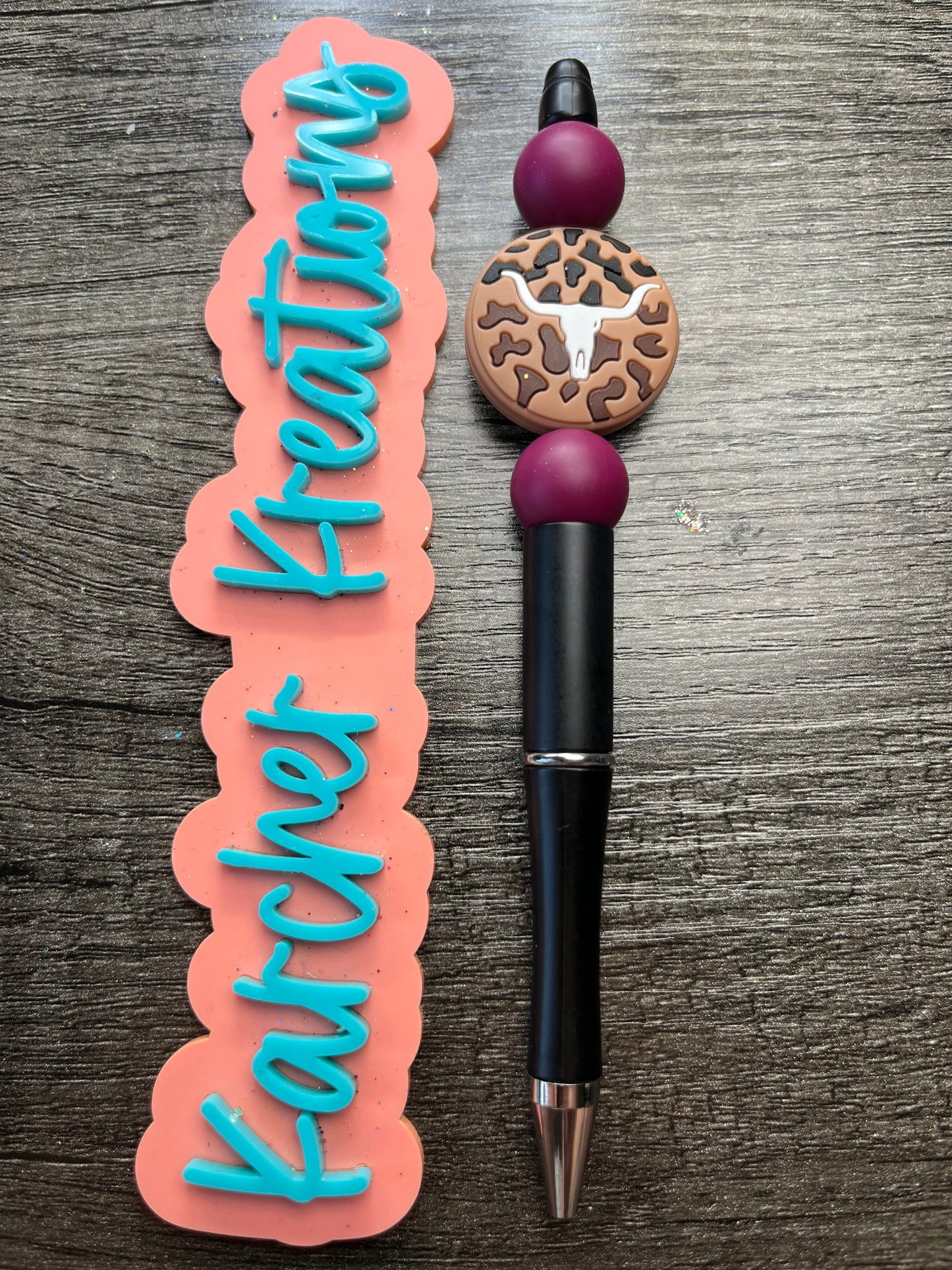 Round Bull Skull Pen