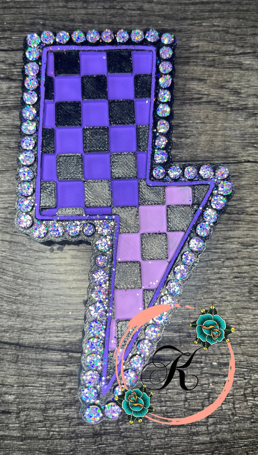 Checkered Print Bolt with Jewels Freshie