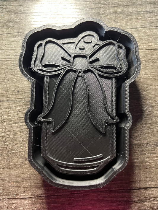 Can with Bow Mold