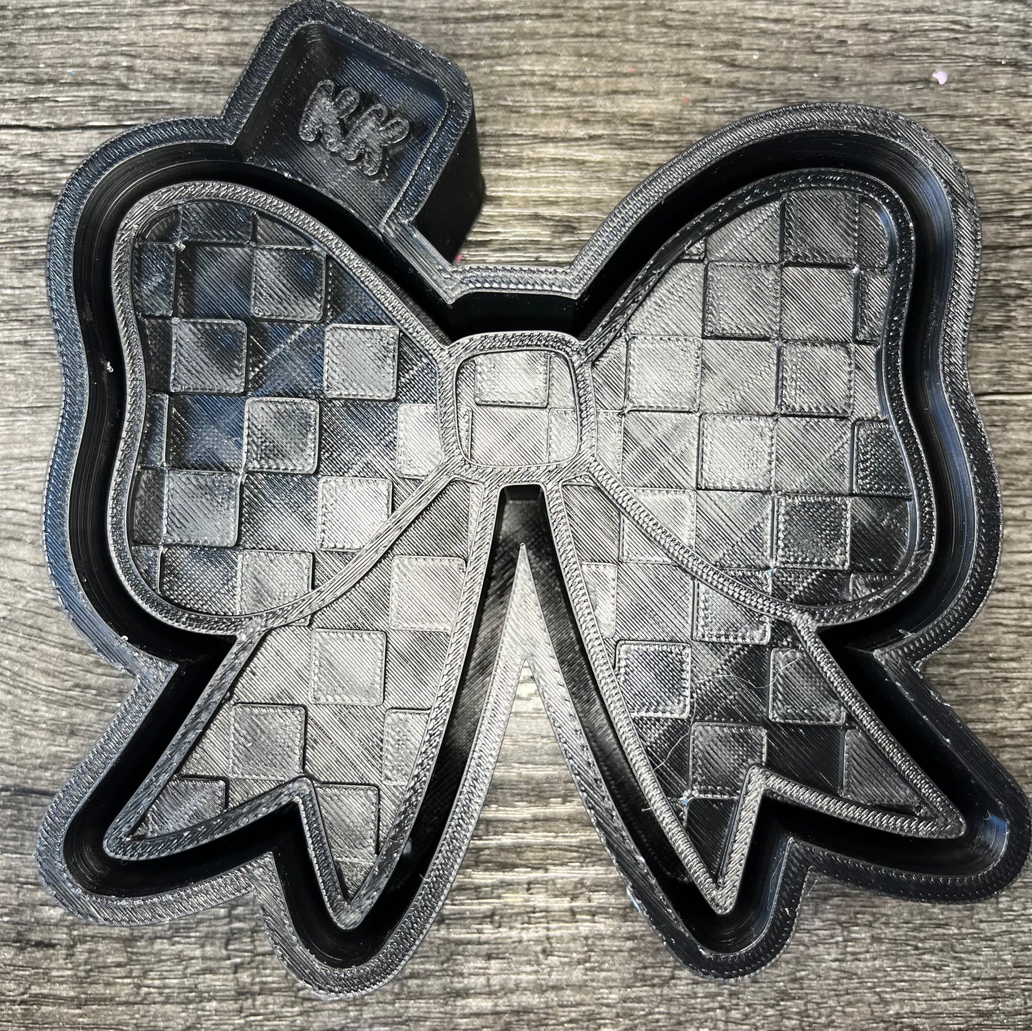 Checkered Bow Mold