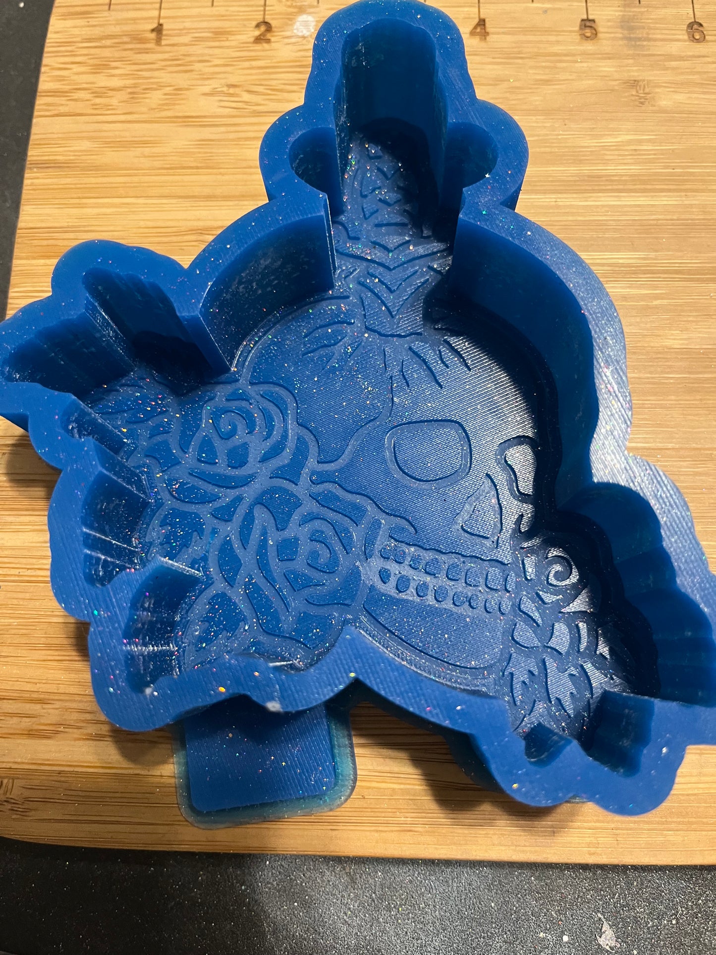 Skull and dagger Destash