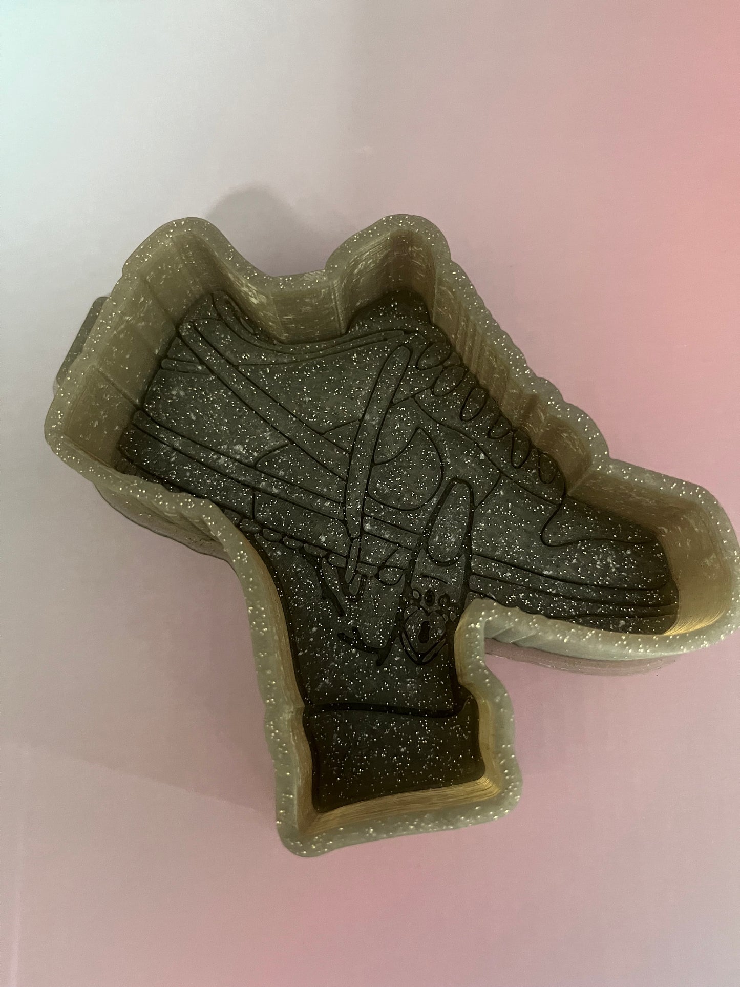 Shoe with hand destash