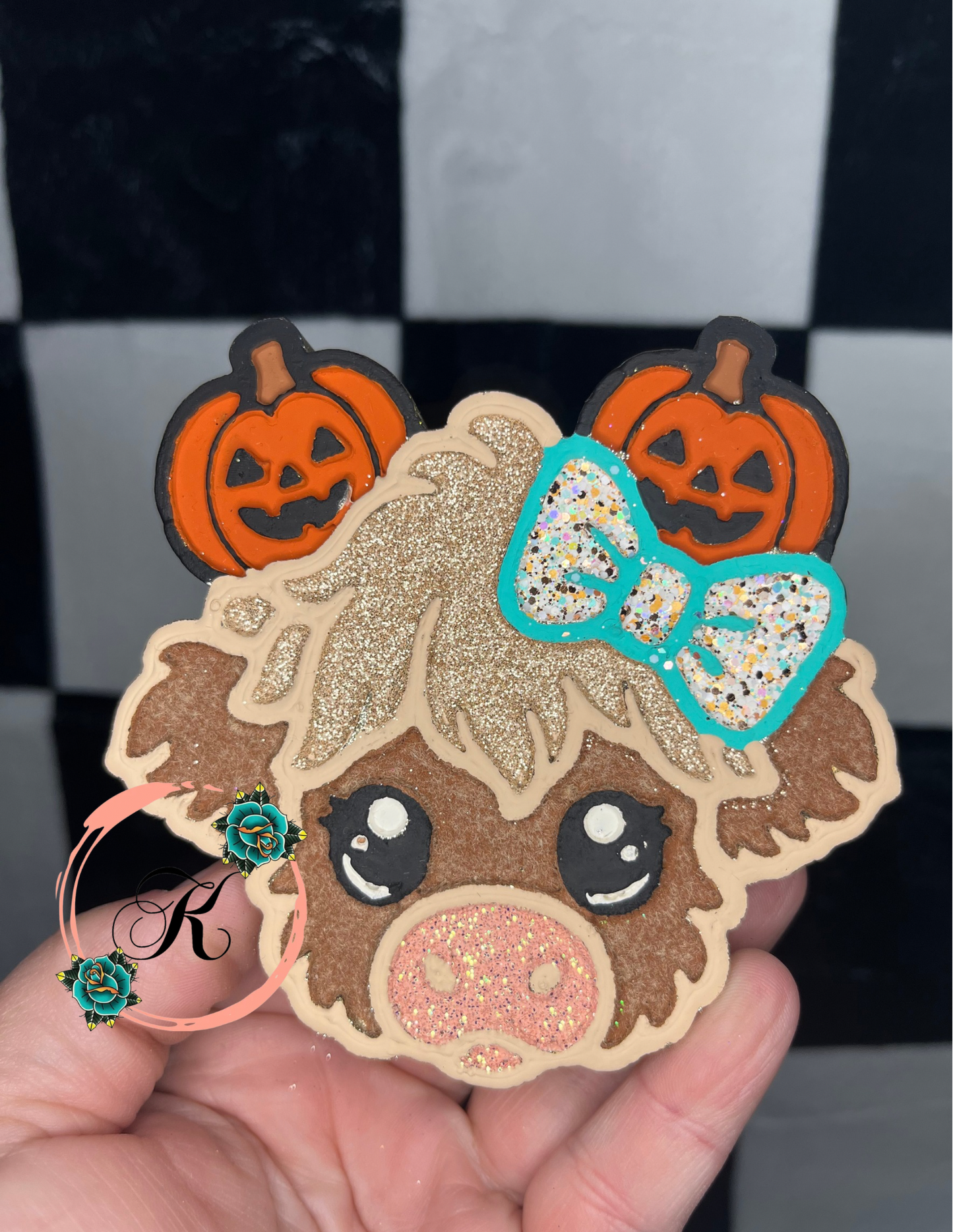 Highland Cow with Pumpkin Buns Freshie