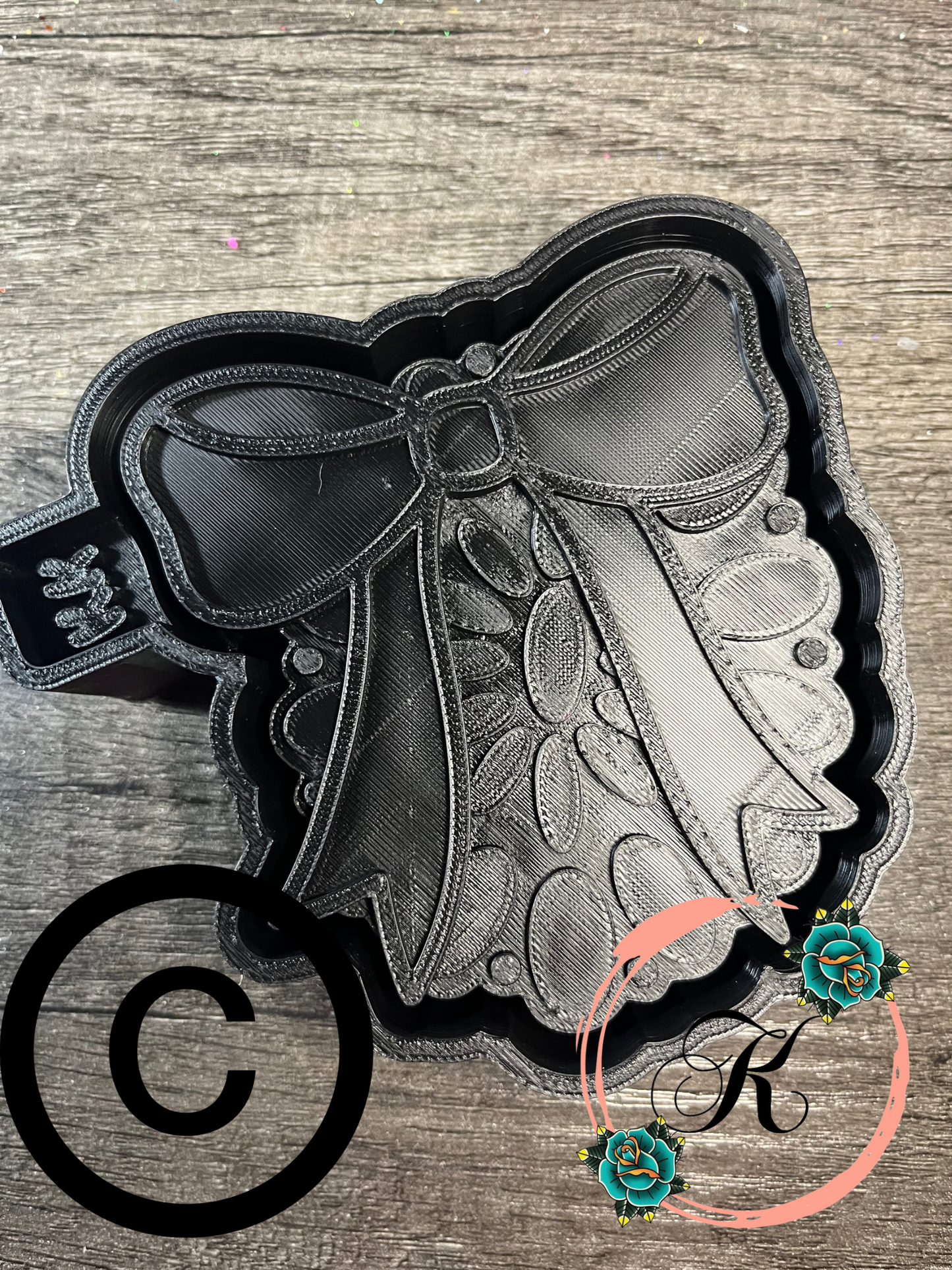 Concho with Bow Mold