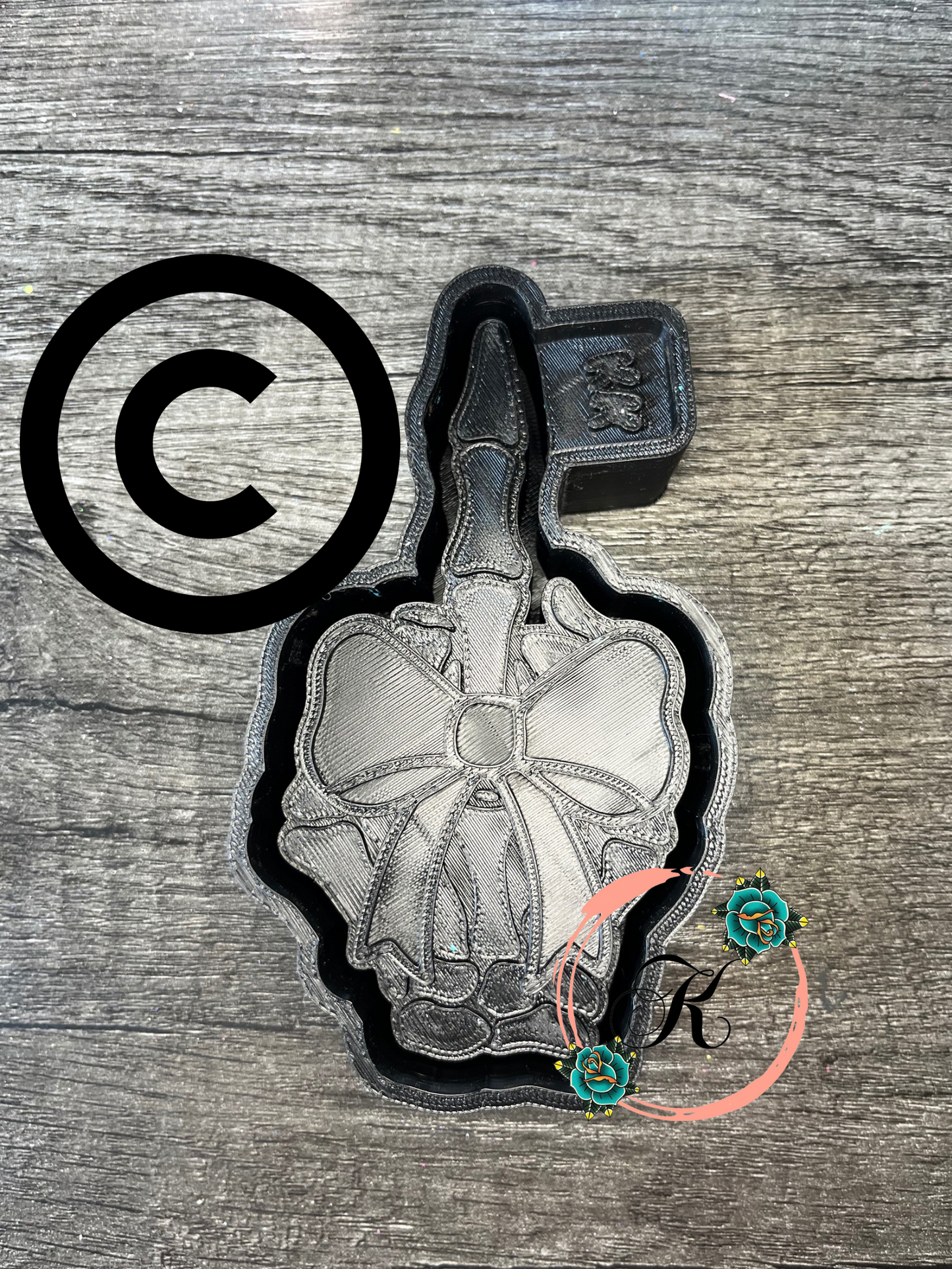 Skeleton Finger with Bow Mold