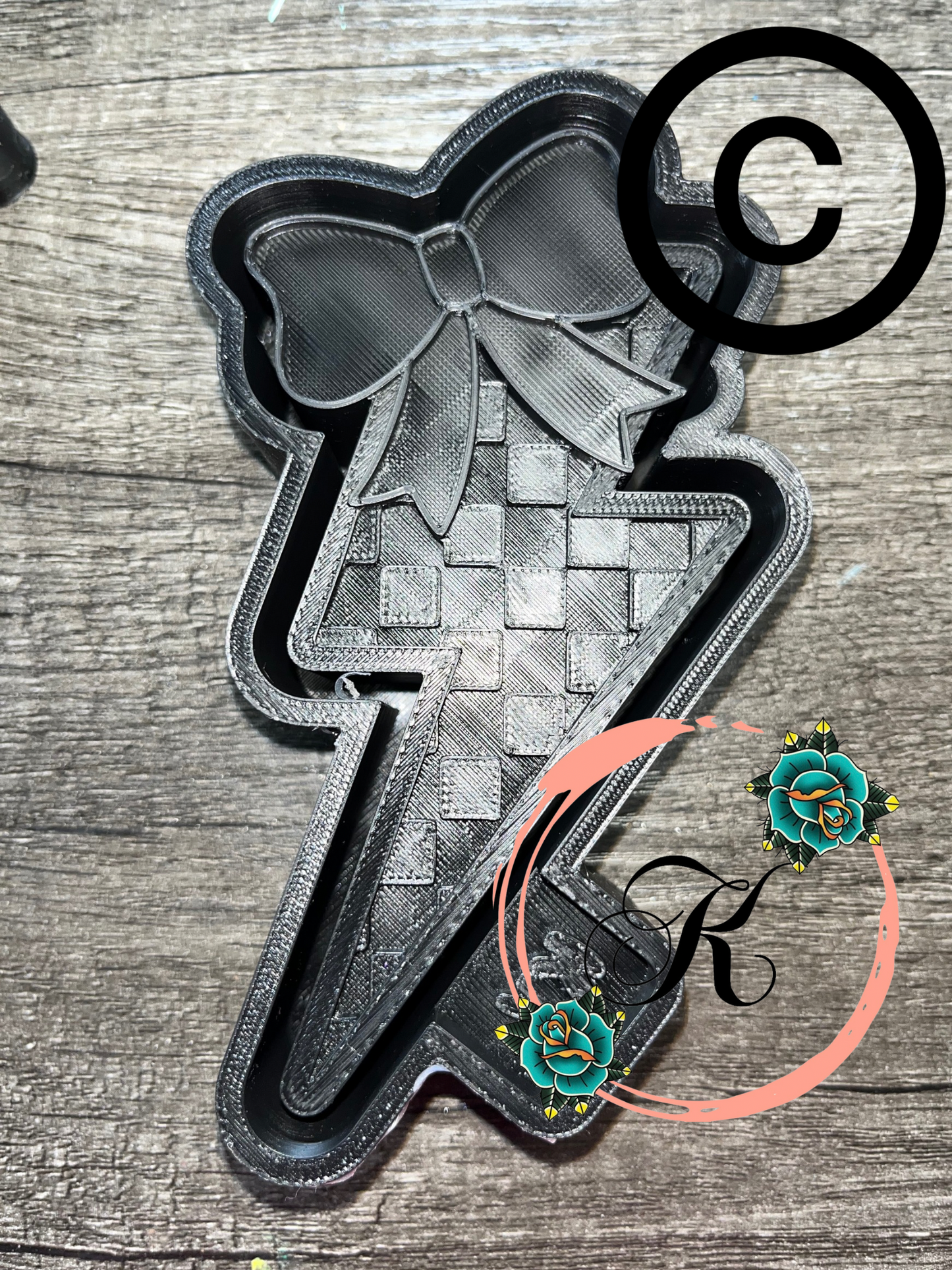 Checkered Lightening Bolt with Bow Mold