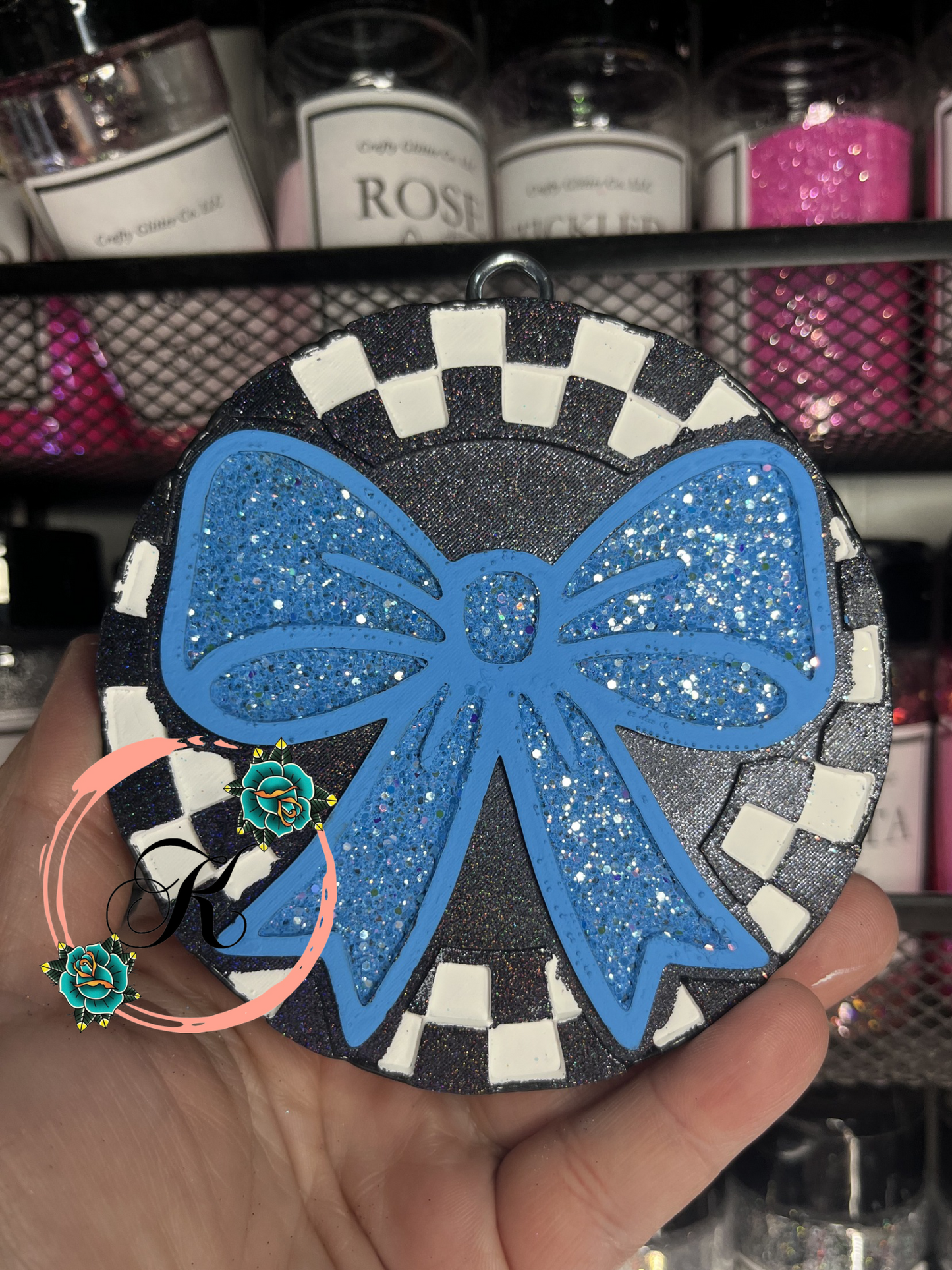 Round Checkered Print with Bow Freshie