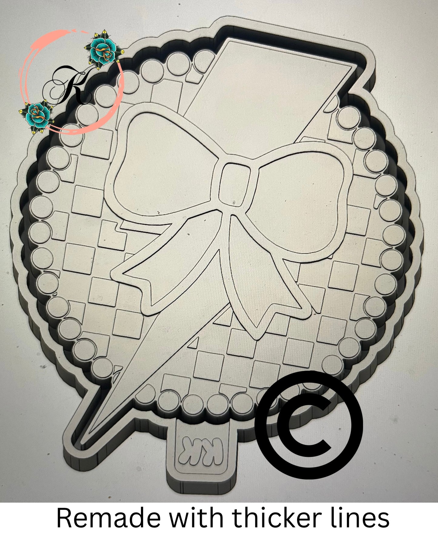 Round Checkeded Print with Bolt Bow Mold