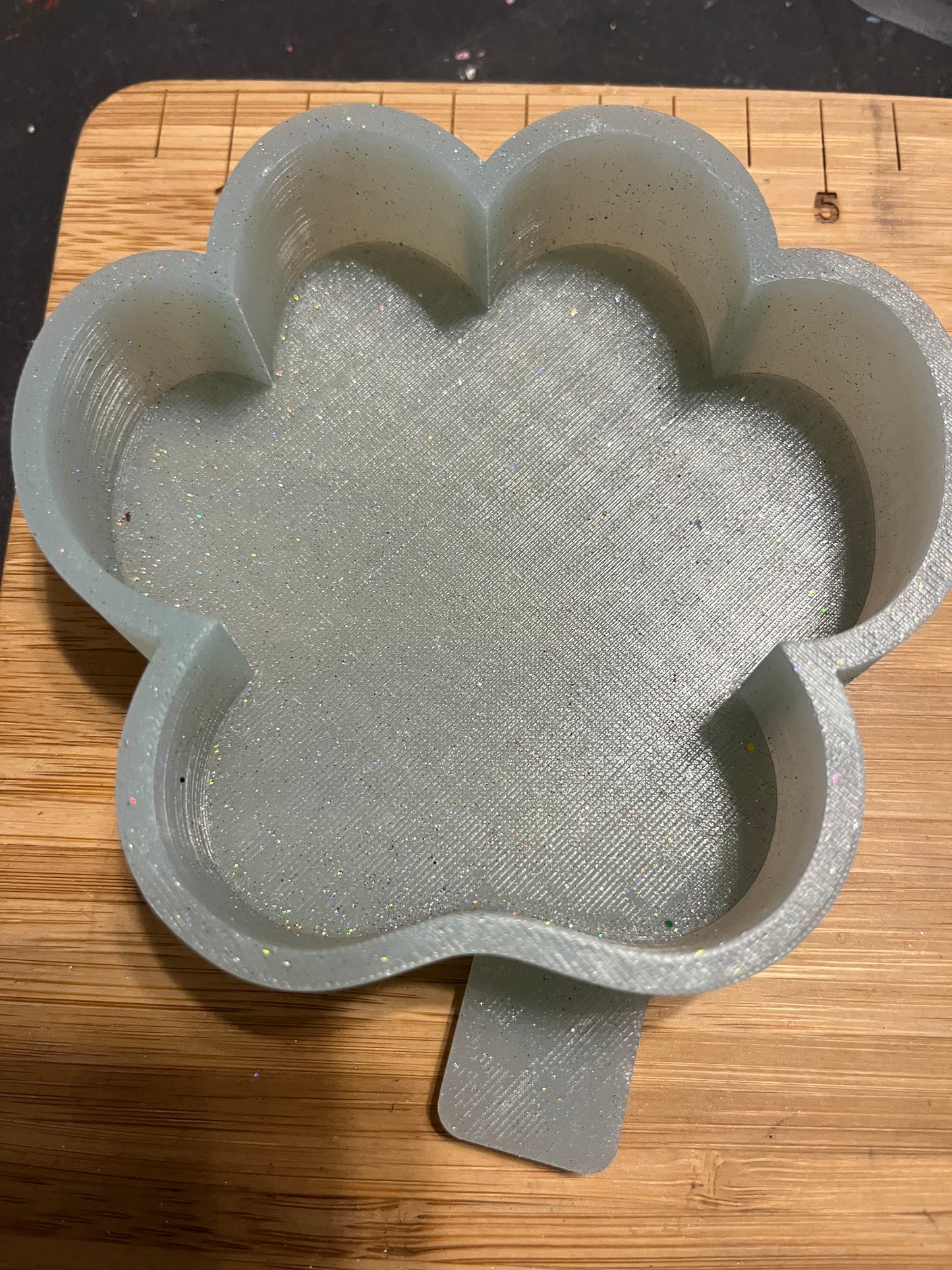 Paw print for card stock  Destash