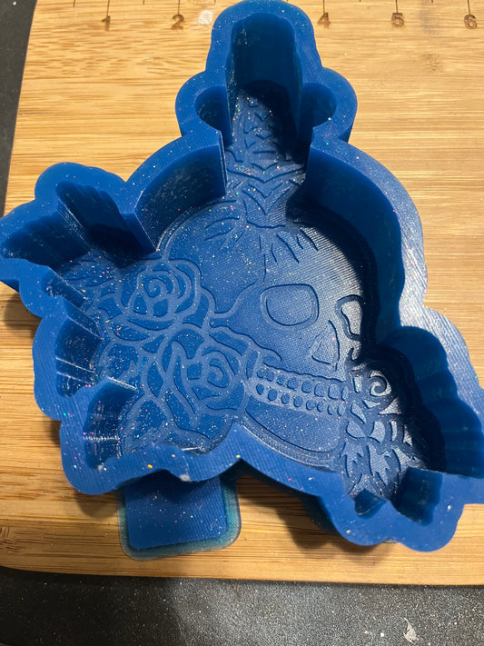 Skull and dagger Destash