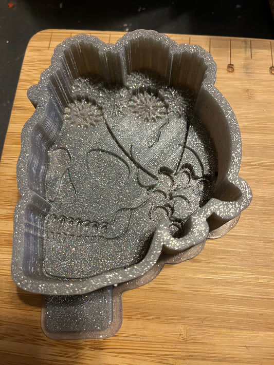 Skull with conchos Destash