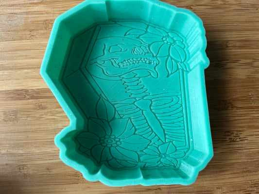 Casket with skeleton Destash