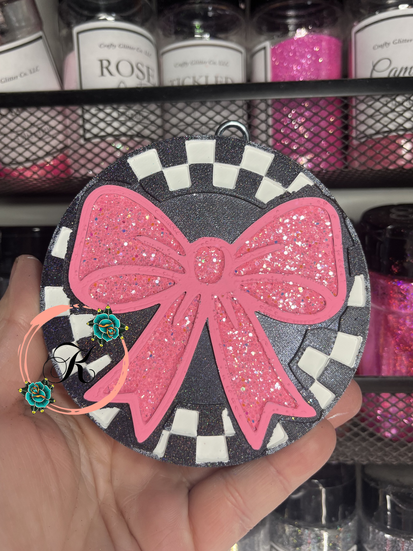 Round Checkered Print with Bow Freshie