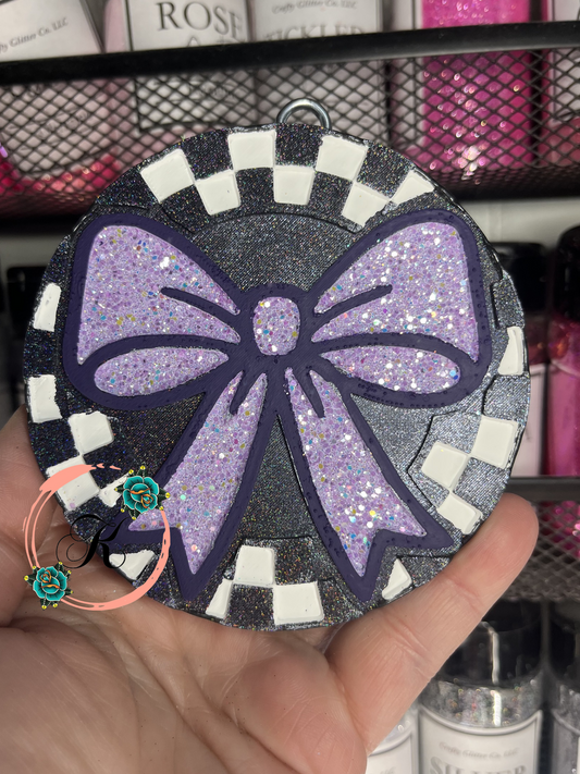 Round Checkered Print with Bow Freshie