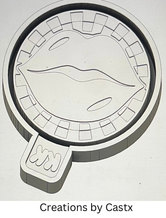 Round Checkered Print Lips Mold