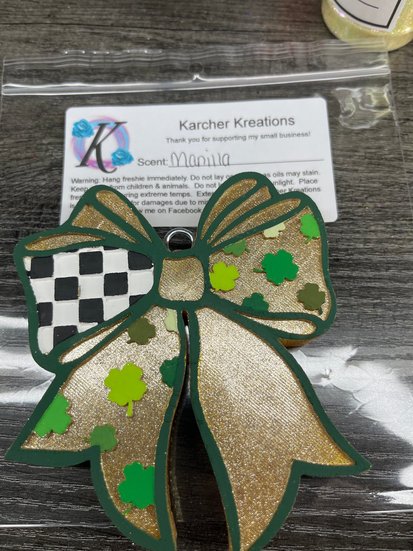 Checkered Print Bow with Clovers…… Manilla